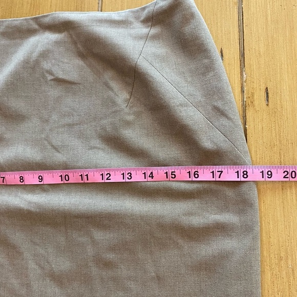Halogen Women’s Pencil Skirt Short Lined Tan Size 4 Work Professional Classic - Picture 7 of 14